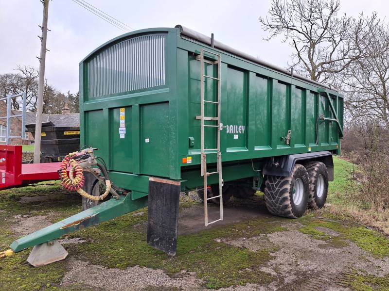 18 ton grain trailer (170)